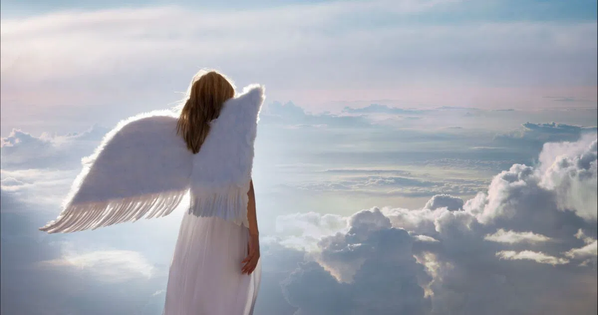 7 Signs Your Guardian Angel Is Trying To Contact You